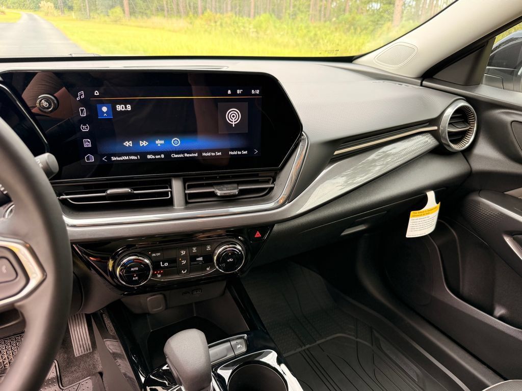 New 2026 Chevrolet Trax ACTIV w/ Driver Confidence Package FWD image 16
