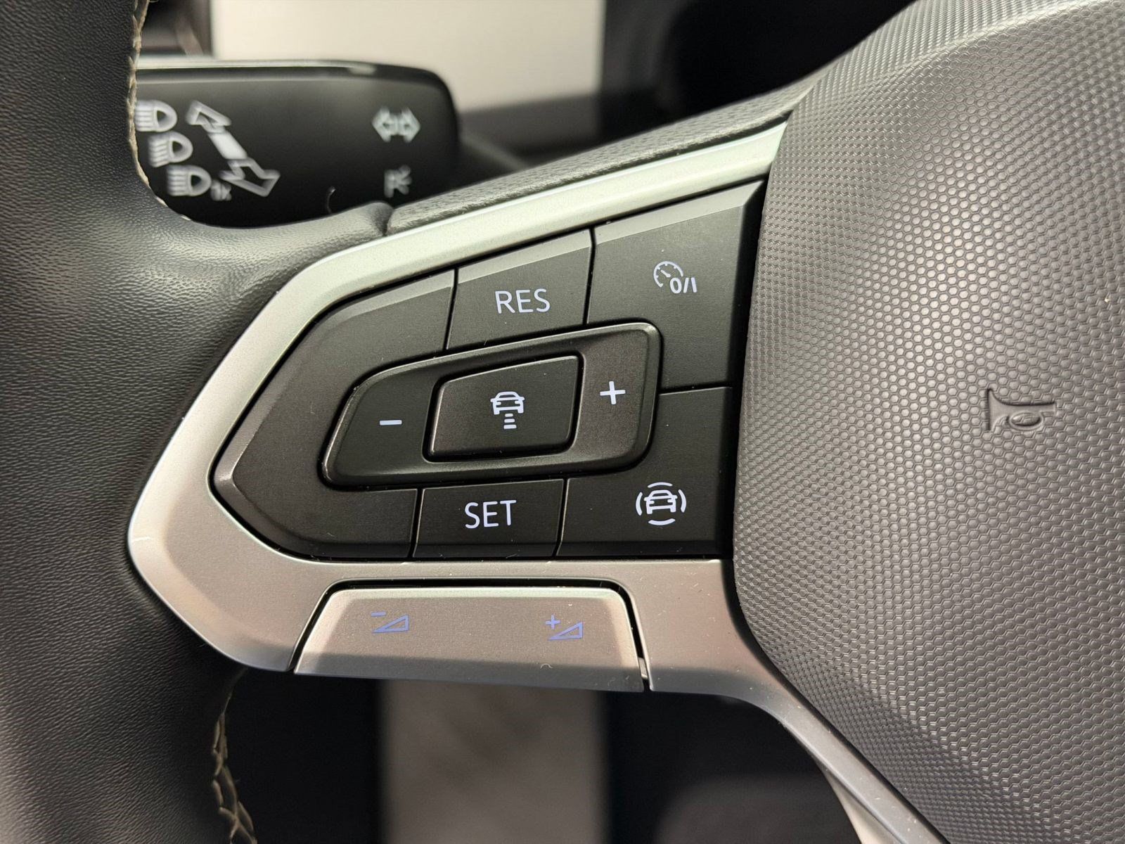 Used 2021 Volkswagen Atlas SEL AWD/4WD image 14