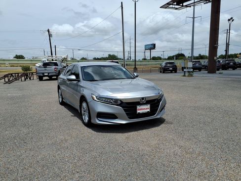 Used 2018 Honda Accord LX image 2