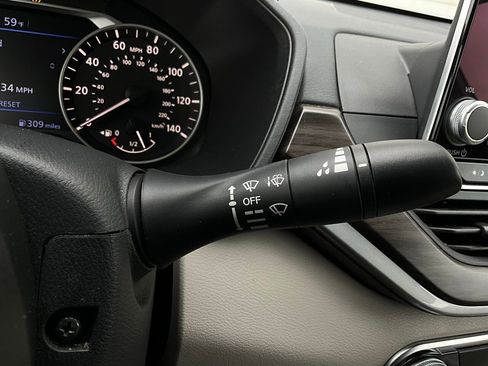 Used 2025 Nissan Altima 2.5 SV image 35