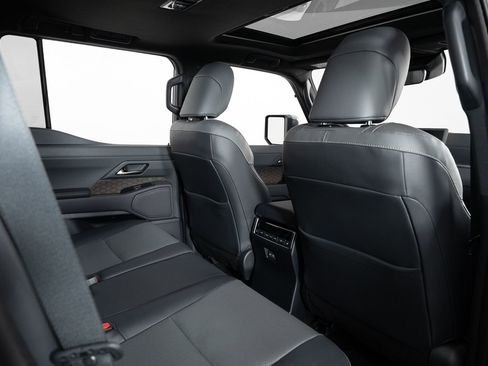 Used 2025 Lexus GX 550 image 23