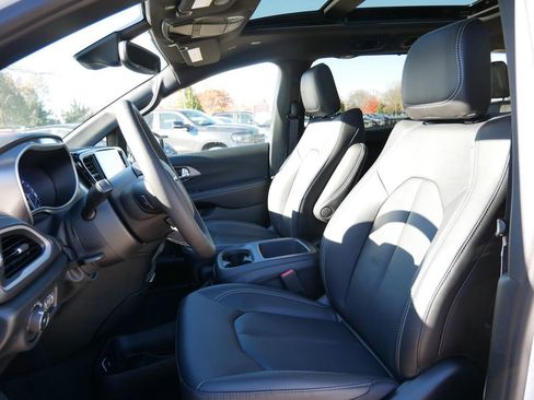 New 2026 Chrysler Pacifica Select image 33