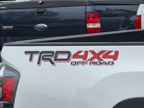 Used 2023 Toyota Tacoma TRD Off-Road w/ Technology Package AWD/4WD image 29