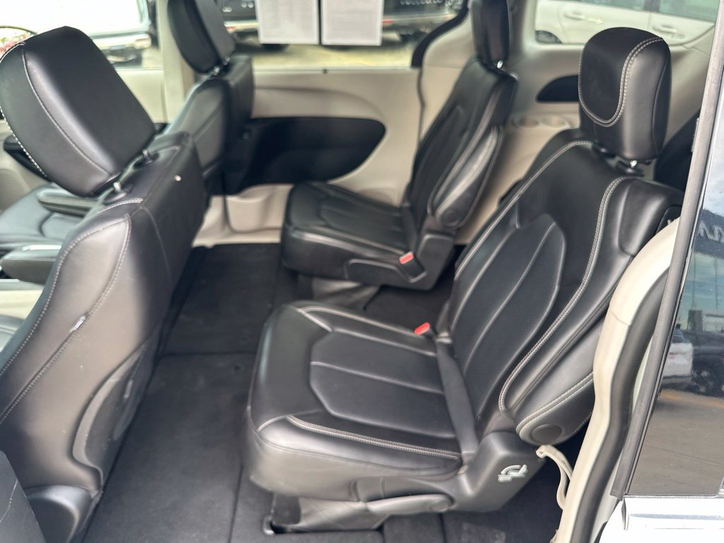 Used 2024 Chrysler Pacifica Touring-L FWD image 30