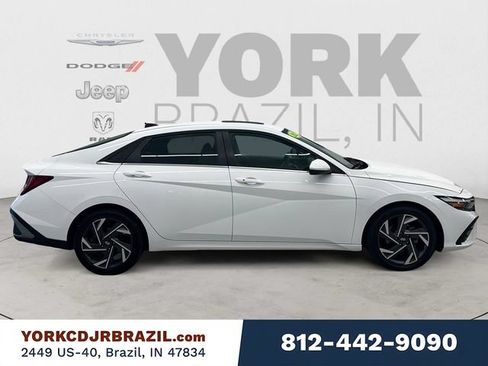 Used 2025 Hyundai Elantra SEL FWD image 6