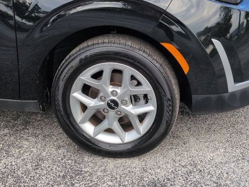 Used 2025 Kia Soul LX w/ LX Technology Package FWD image 10