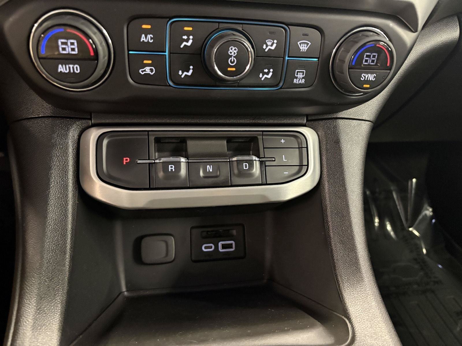 Used 2022 GMC Acadia SLE w/ Driver Convenience Package FWD image 30