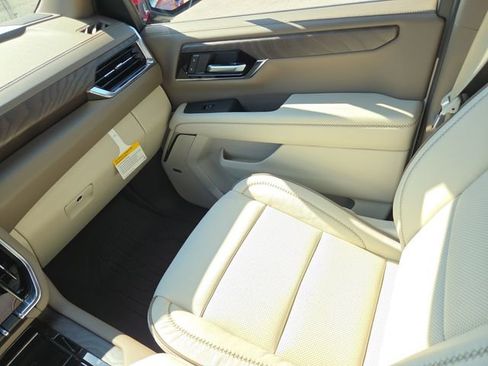 New 2026 GMC Yukon XL Denali w/ LPO, Floor Liner Package image 15