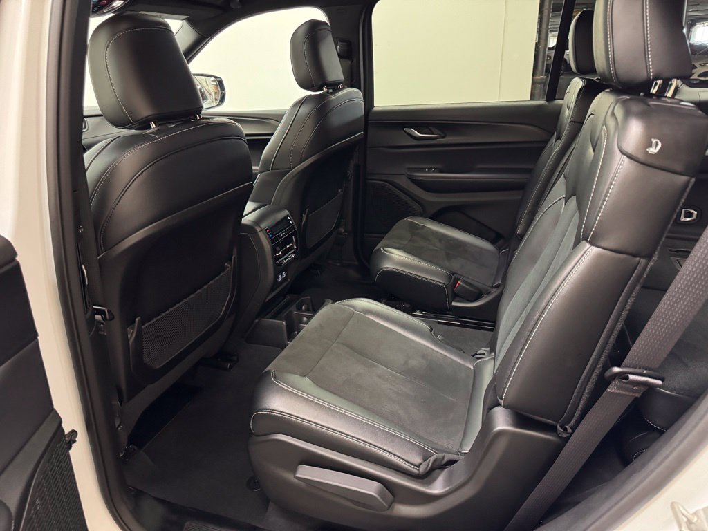 Used 2024 Jeep Grand Cherokee L Altitude AWD/4WD image 30