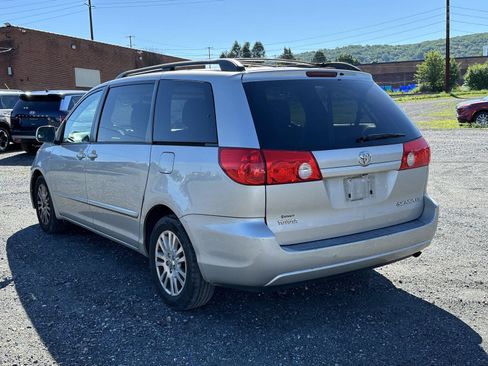 Used 2010 Toyota Sienna XLE FWD image 6