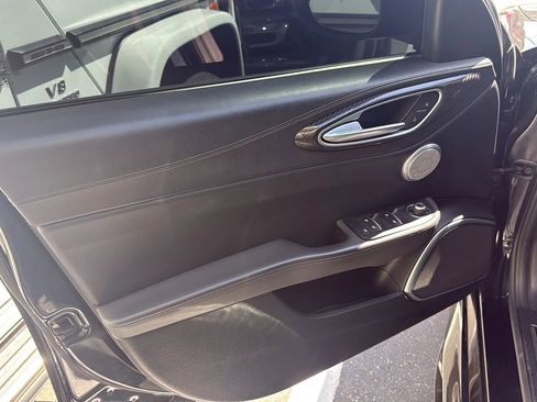 Used 2018 Alfa Romeo Giulia Quadrifoglio w/ Driver Assist Dynamic Package image 8