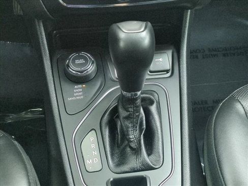 Used 2019 Jeep Cherokee High Altitude AWD/4WD image 13