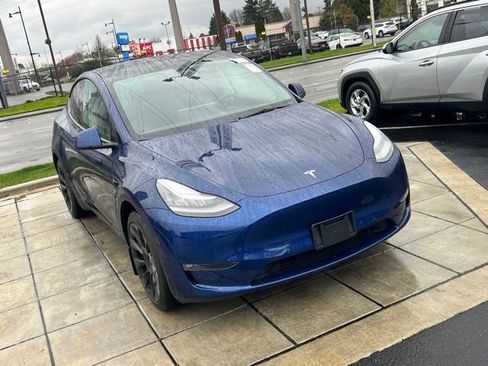Used 2021 Tesla Model Y Long Range AWD/4WD image 3