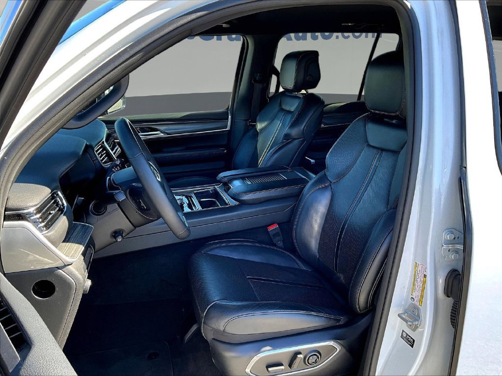 Used 2024 Jeep Wagoneer Series III AWD/4WD image 24