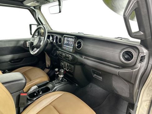 Used 2022 Jeep Wrangler Unlimited Sahara AWD/4WD image 30