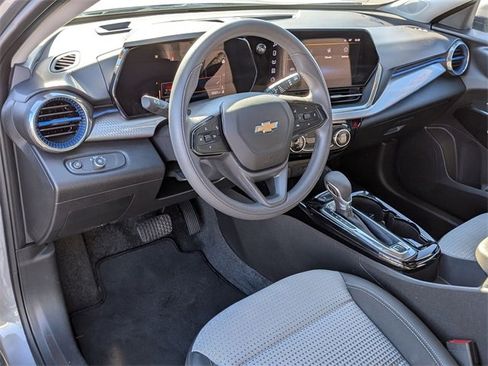 Used 2025 Chevrolet Trax LT image 17