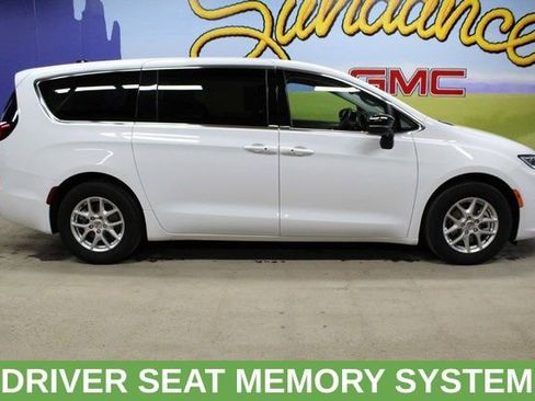 Used 2024 Chrysler Pacifica Touring-L FWD image 1