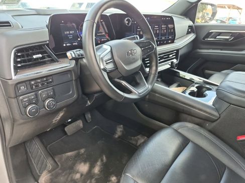 Used 2025 Chevrolet Suburban Z71 image 7