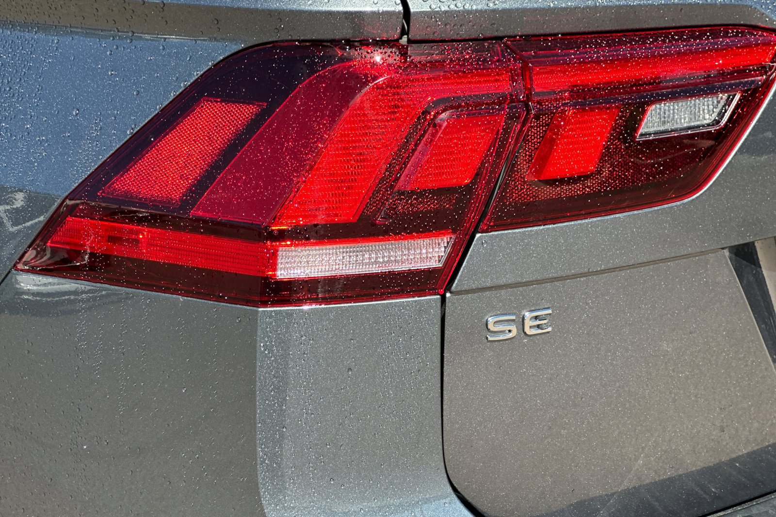 Used 2023 Volkswagen Tiguan SE R-Line FWD image 27