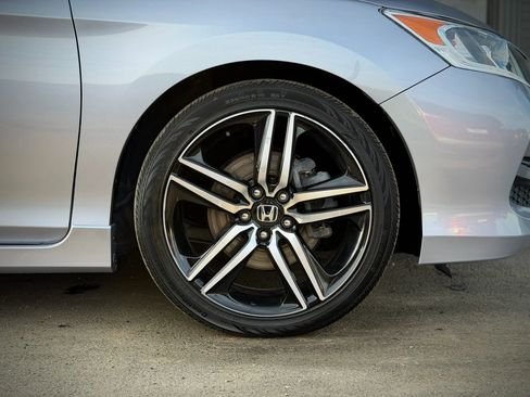 Used 2017 Honda Accord Sport image 19