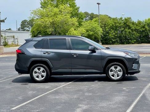 Used 2021 Toyota RAV4 XLE w/ Convenience Package FWD image 9
