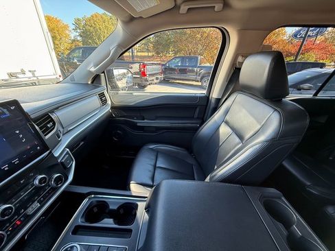 Used 2024 Ford Expedition Max XLT image 11
