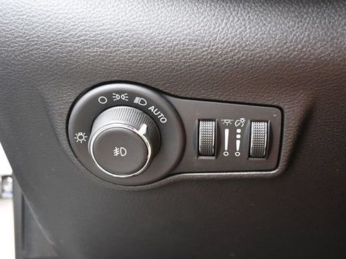 Used 2025 Jeep Compass Trailhawk AWD/4WD image 28