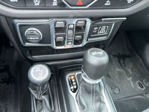 Used 2024 Jeep Wrangler Sahara image 14