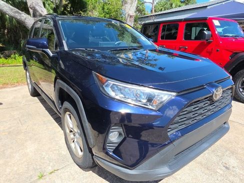 Used 2020 Toyota RAV4 XLE w/ Convenience Package FWD image 9