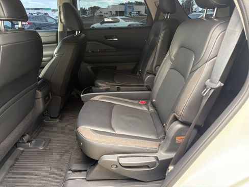 Used 2024 Nissan Pathfinder SL w/ SL Premium Package FWD image 29