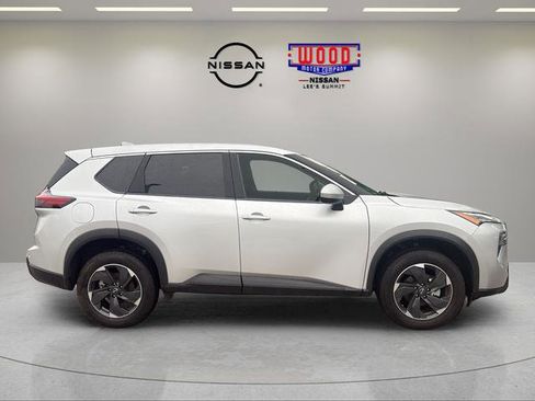 Used 2025 Nissan Rogue SV AWD/4WD image 3