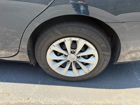 Used 2017 Toyota Camry LE FWD image 32