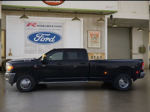 Used 2024 RAM 3500 Tradesman w/ Chrome Appearance Group image 3