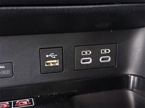 Used 2025 Toyota Camry SE image 23