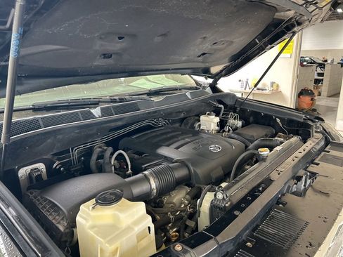 Used 2017 Toyota Tundra SR5 image 10