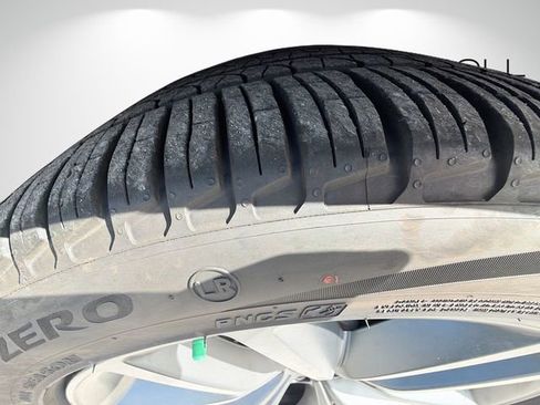 Used 2024 Land Rover Range Rover Sport Dynamic SE image 15