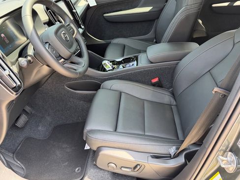 New 2026 Volvo XC40 B5 Plus w/ Climate Package AWD/4WD image 18