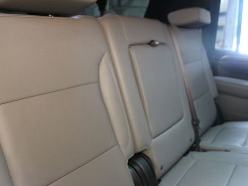Used 2023 Chevrolet Suburban Z71 w/ Luxury Package AWD/4WD image 14