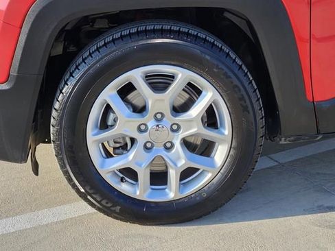 Used 2015 Jeep Renegade Latitude w/ Popular Equipment Group image 7