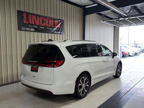New 2026 Chrysler Pacifica Pinnacle FWD image 6