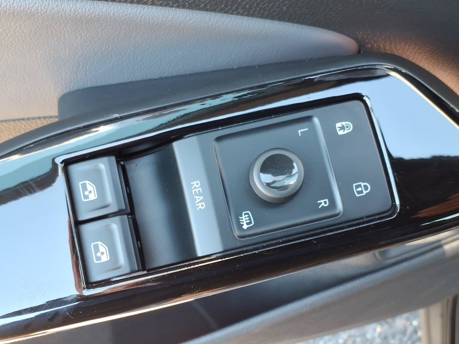 Certified 2023 Volkswagen ID.4 Pro S AWD/4WD image 19