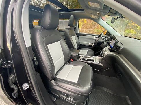 Certified 2022 Ford Explorer XLT w/ Equipment Group 202A image 31