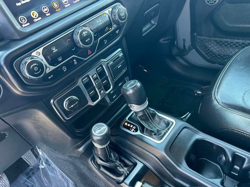 Used 2021 Jeep Wrangler Unlimited Sahara AWD/4WD image 12