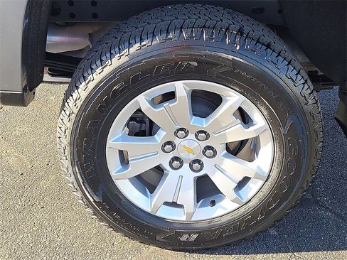 Used 2022 Chevrolet Colorado LT w/ LT Convenience Package image 7