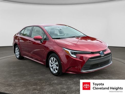 Used 2025 Toyota Corolla LE FWD image 2