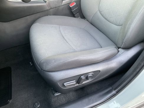 Used 2021 Toyota RAV4 XLE image 27