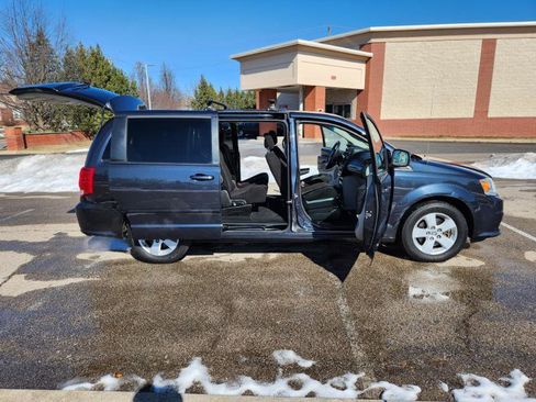 Used 2013 Dodge Grand Caravan SE image 26