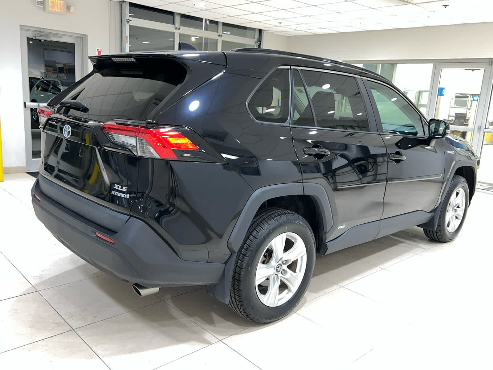 Used 2021 Toyota RAV4 XLE w/ Convenience Package AWD/4WD image 9