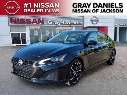Certified 2025 Nissan Altima 2.5 SR FWD image 4