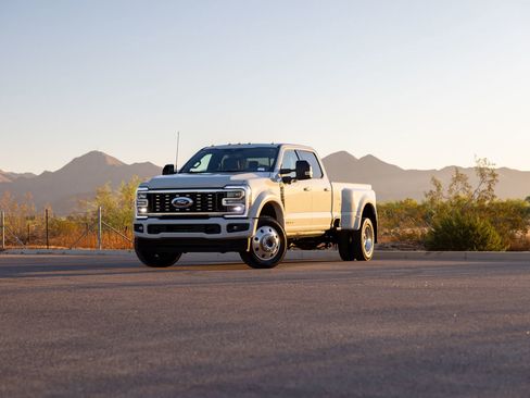 Used 2025 Ford F450 Platinum w/ FX4 Off-Road Package AWD/4WD image 55